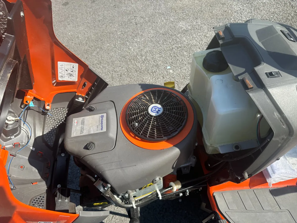 Husqvarna 42" Ride on lawnmower Mower 22HP VTwin - Image 3