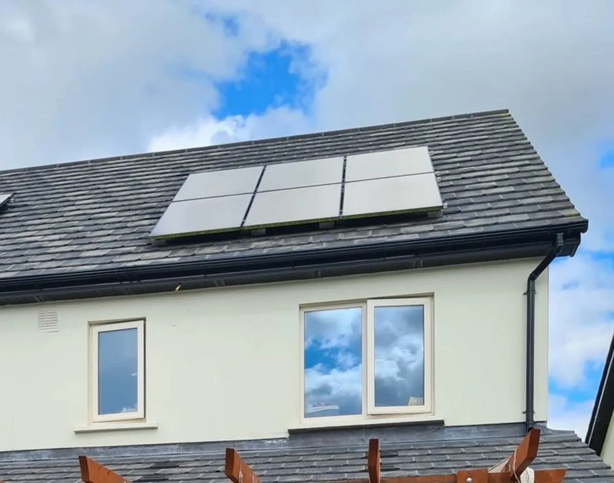 Complete Solar PV System (1.65kW Panels + 1.5kW Inverter + Roof Mounting Rails) - Image 1