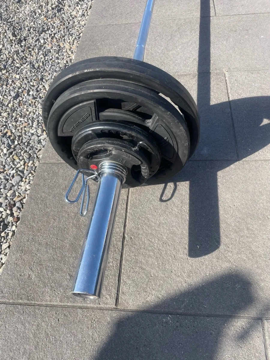 Olympic barbell and rubber plates (60kg total) - Image 2