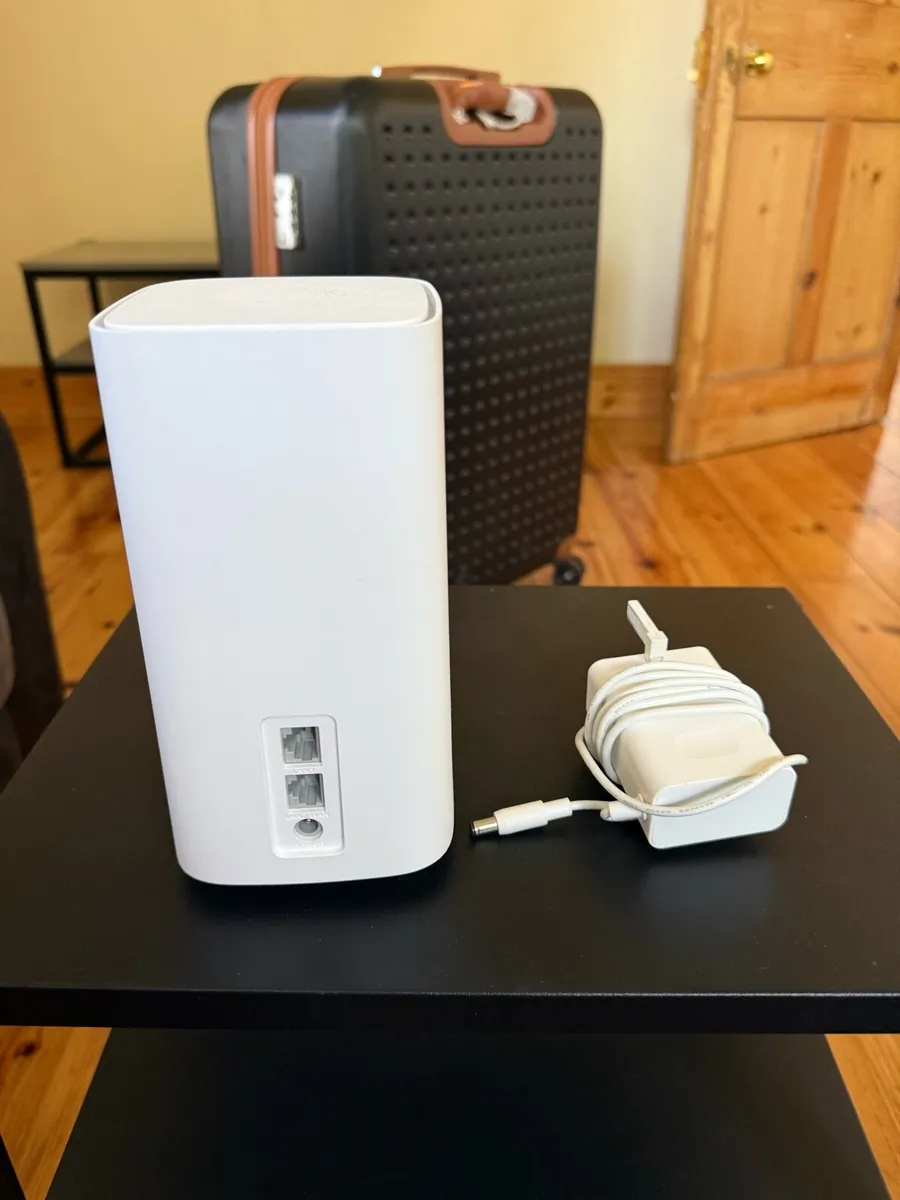 Huawei 5G CPE Pro 5 H155-381 Router + Window Mount - Image 2