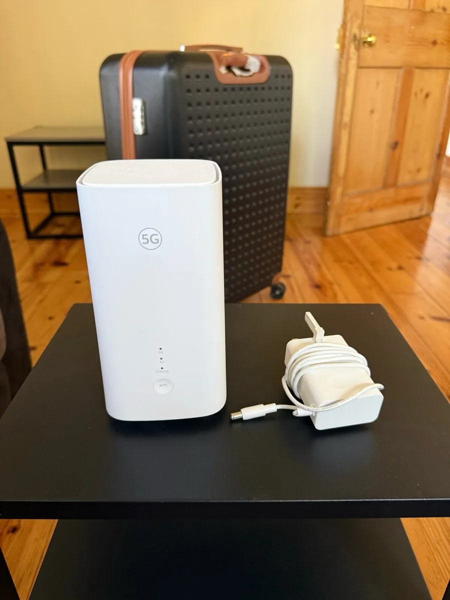 Huawei 5G CPE Pro 5 H155-381 Router + Window Mount - Image 1