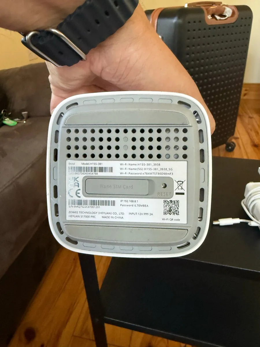 Huawei 5G CPE Pro 5 H155-381 Router + Window Mount - Image 3
