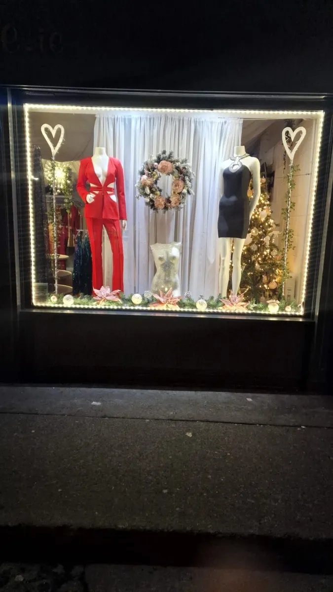 Mannequins - Image 3