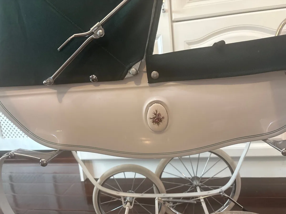 Silver Cross Coach Built Dolls Pram Restored - Image 3