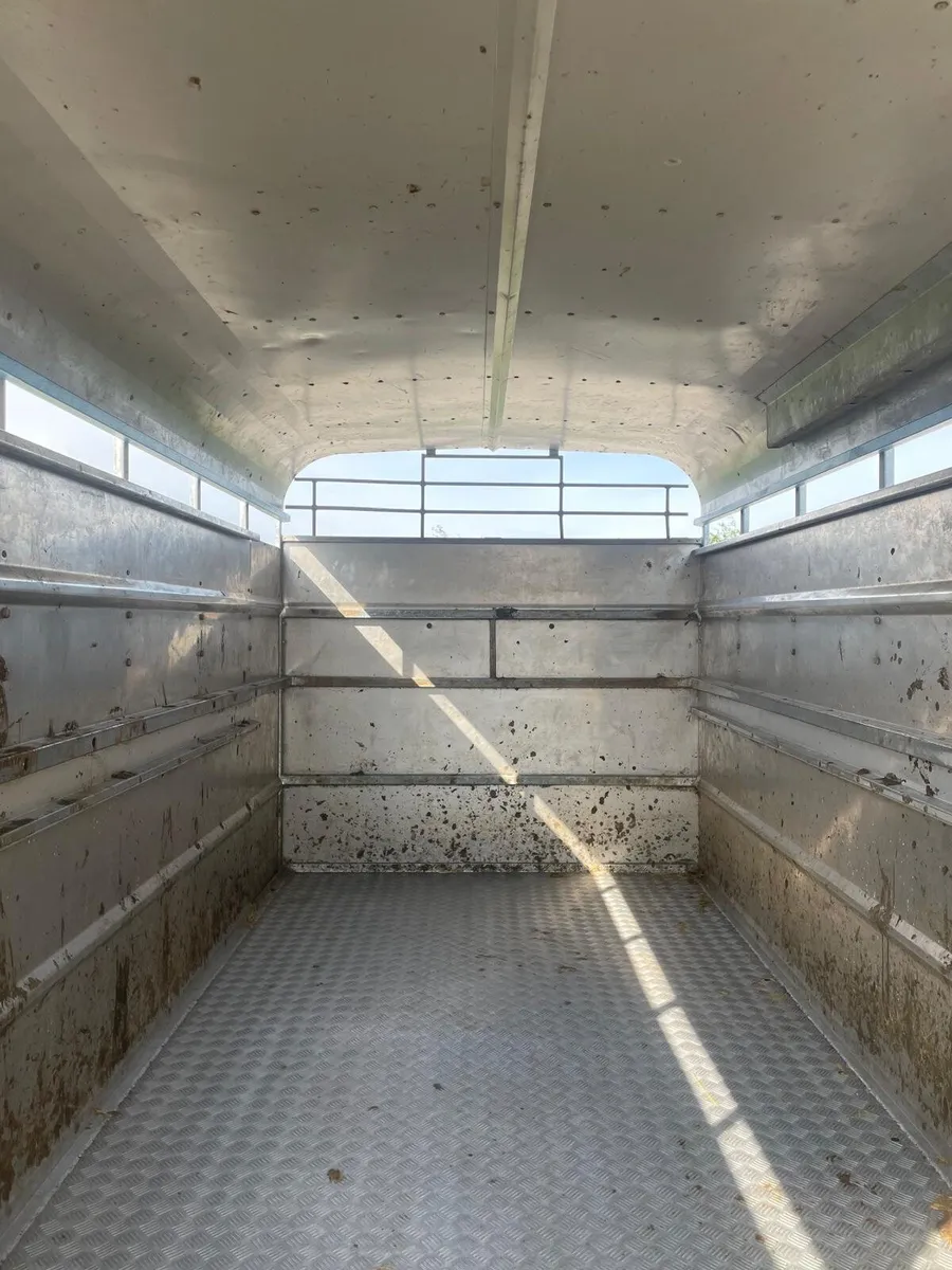 Tuffymac tri axle cattle trailer - Image 4
