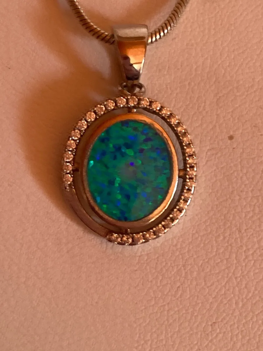 Sterling Silver opel pendant and chain - Image 3
