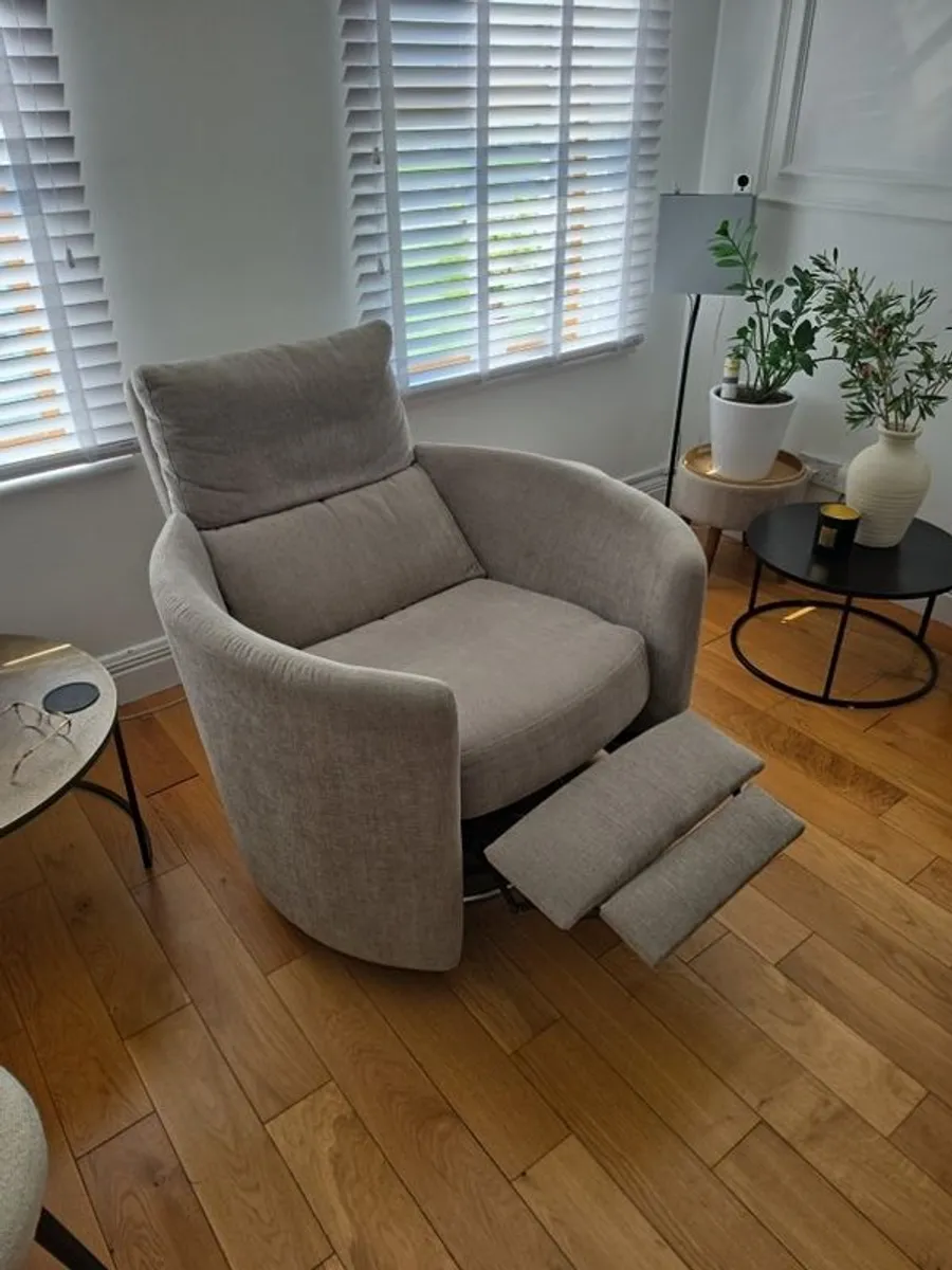 Fama swivel chair - Image 2