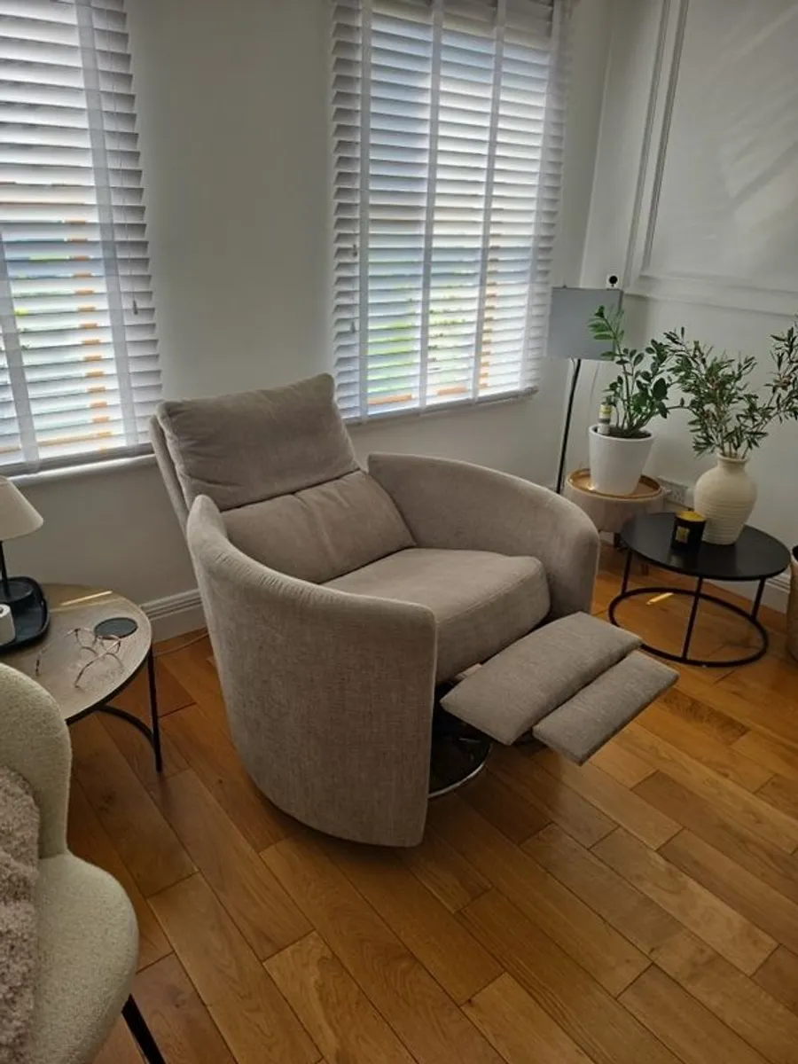 Fama swivel chair - Image 3