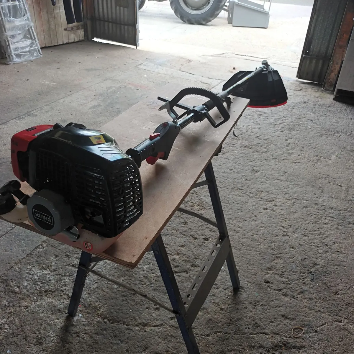 Chainsaw and hedge cutter - Image 3