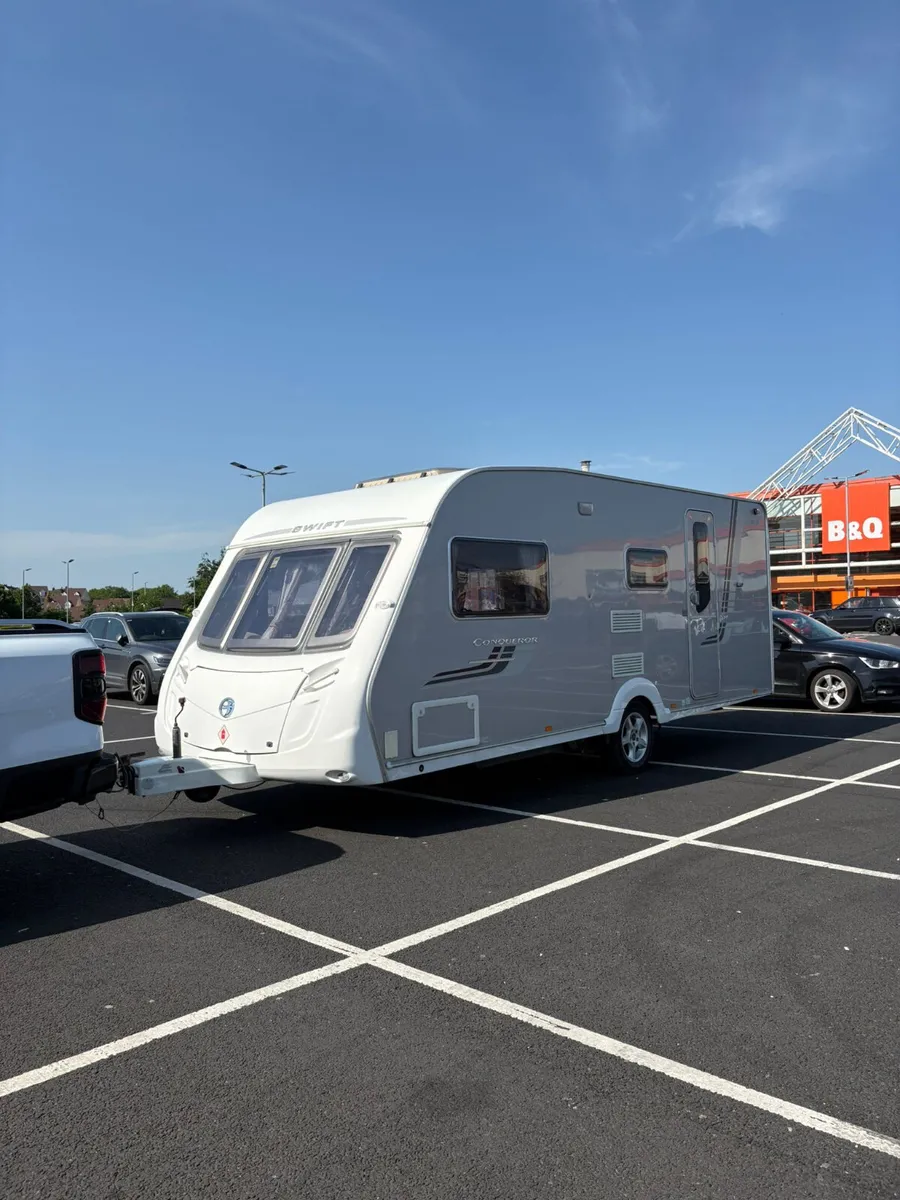 Swift Conqueror 530 4 Berth Caravan For Sale - Image 1