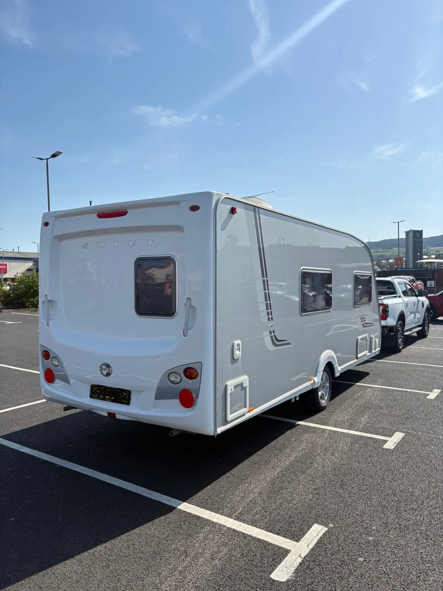 Swift Conqueror 530 4 Berth Caravan For Sale - Image 4