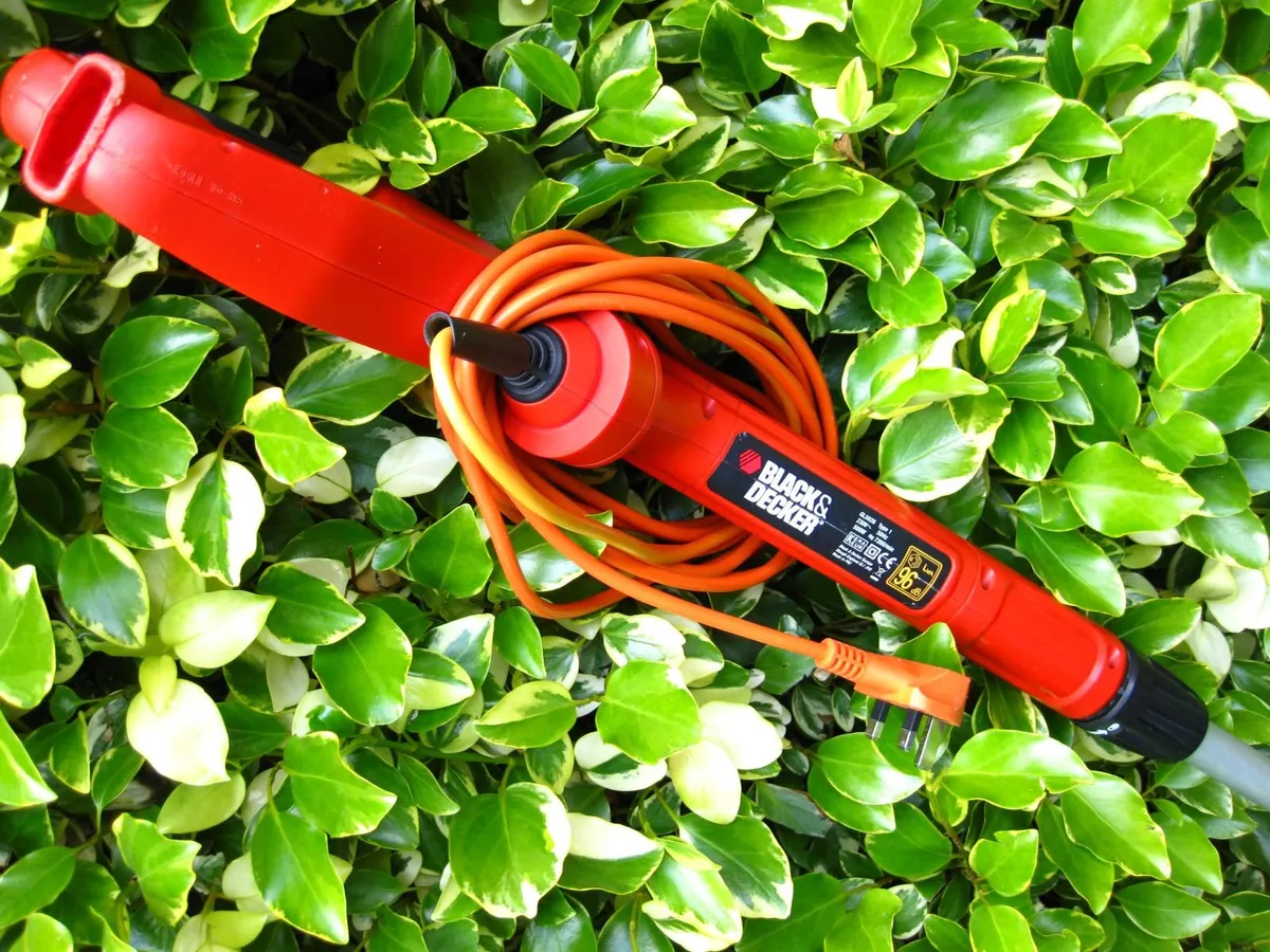Spotless Black  And Decker Electric Strimmer. - Image 4