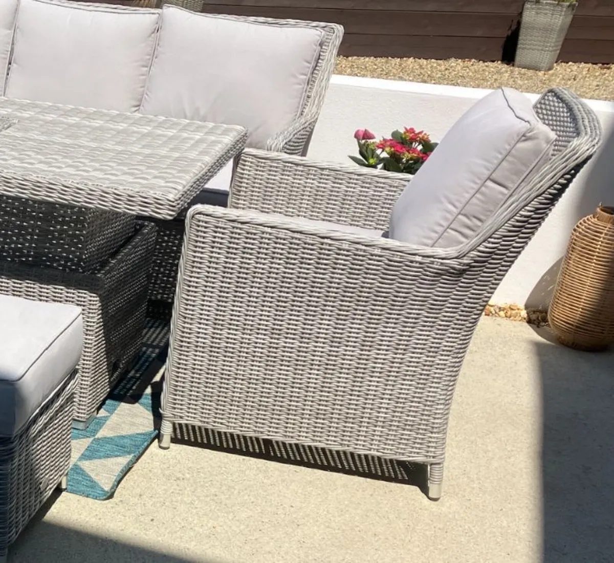 Stunning durable garden set including umbrella - Image 2