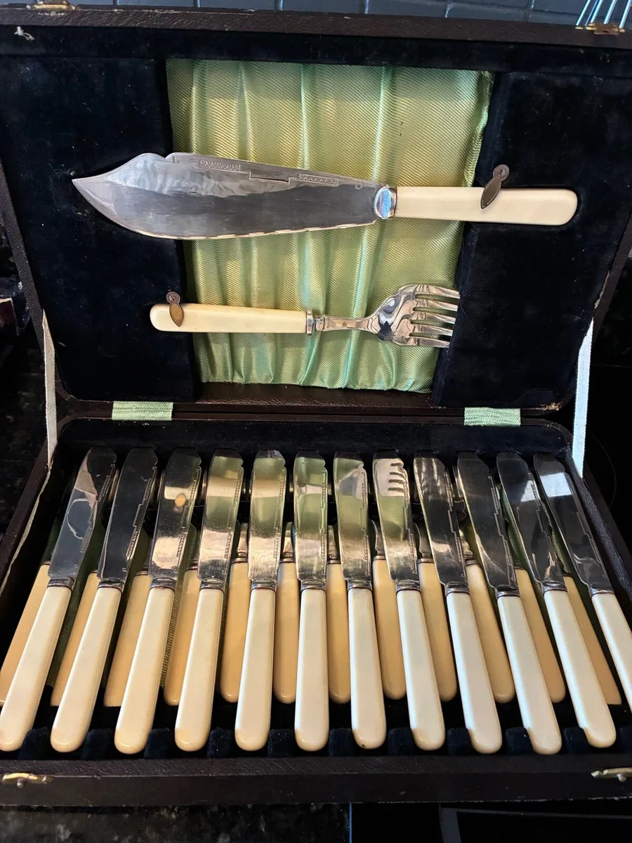 Antique 26 Piece Bone Handle Fish Set - Image 1