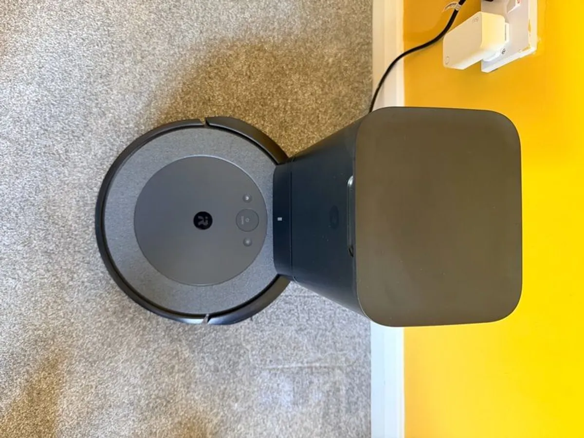 iRobot Roomba i5 + Extras - Image 3