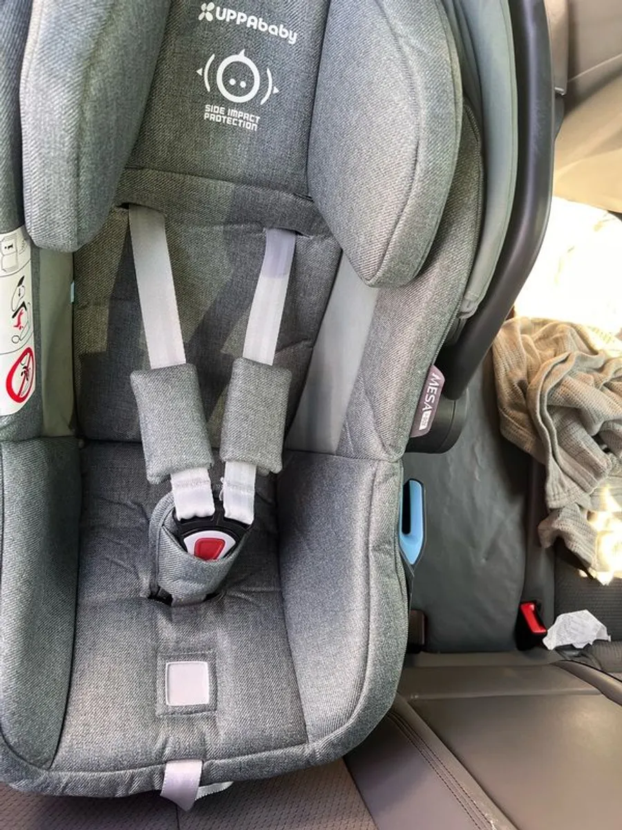 Uppababy Car seat and base - Image 1