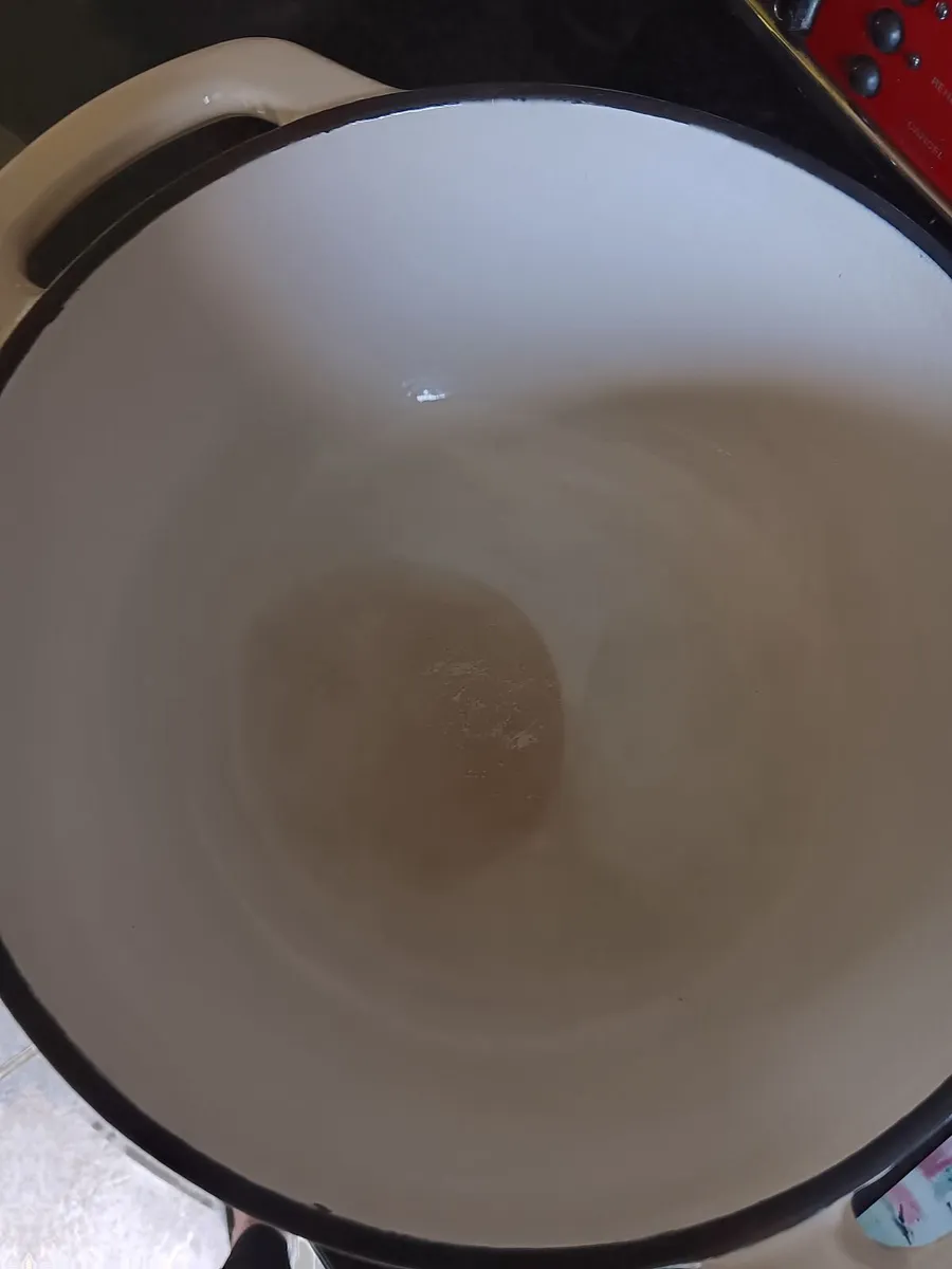 Cast iron pot - Image 2