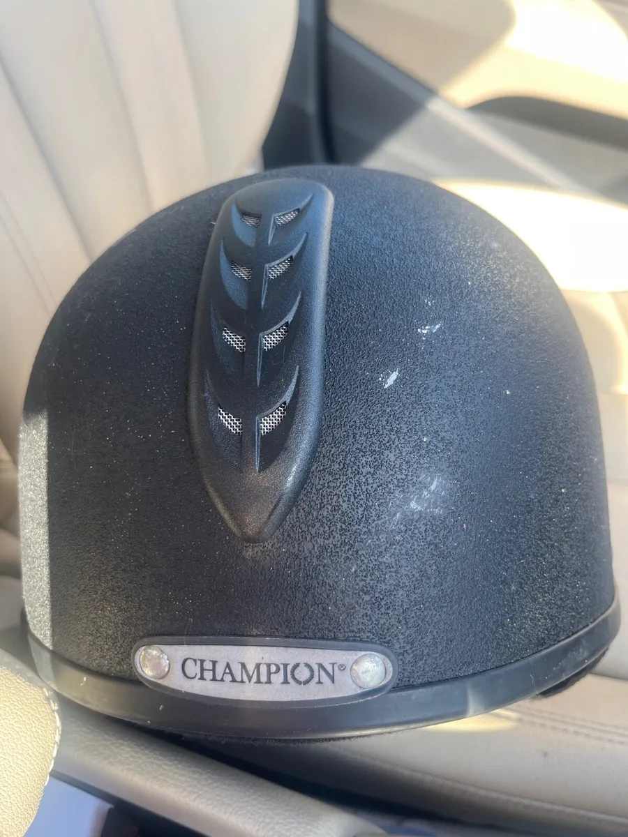 Horse riding helmet - Image 1