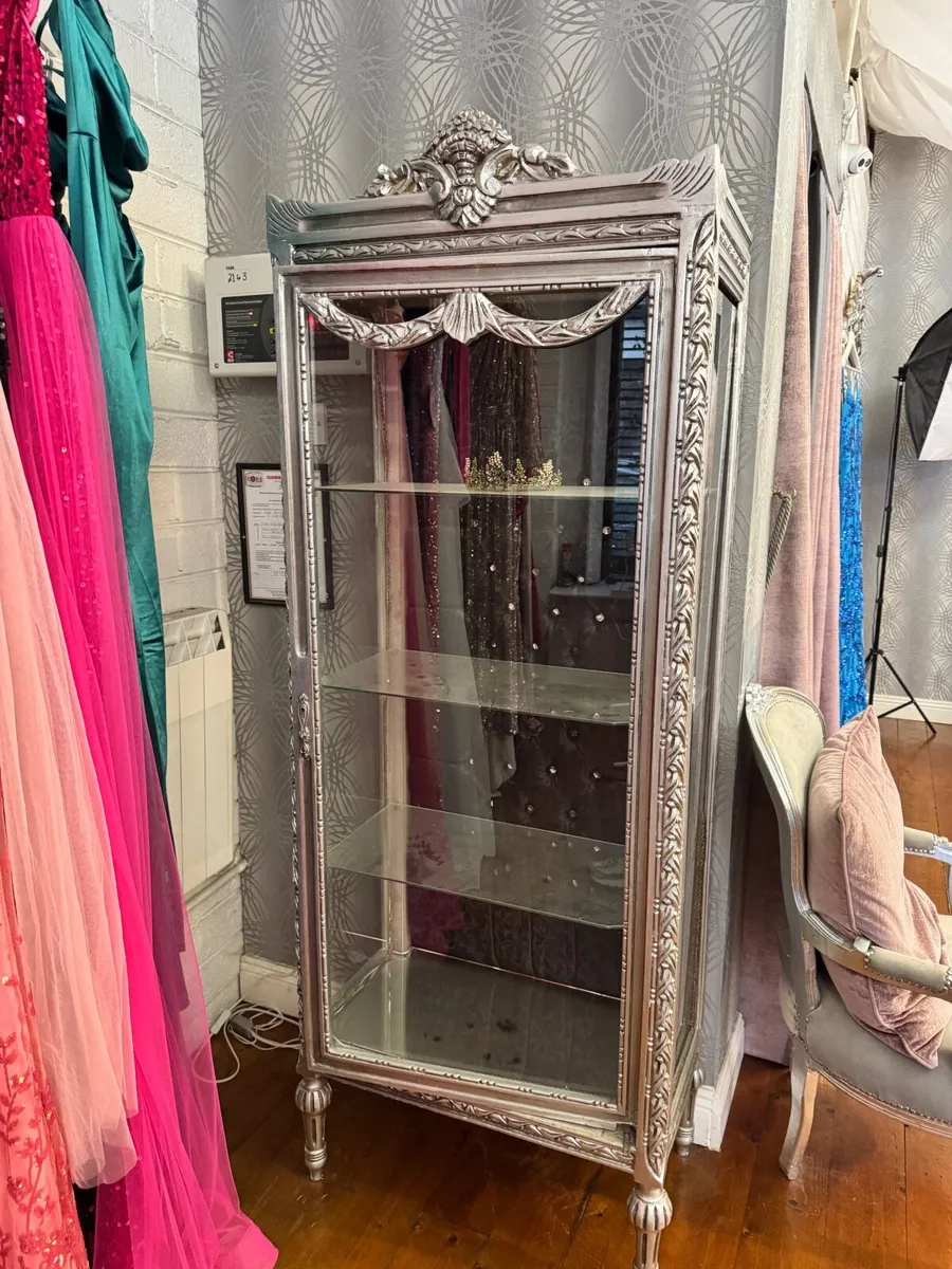 Display unit art deco