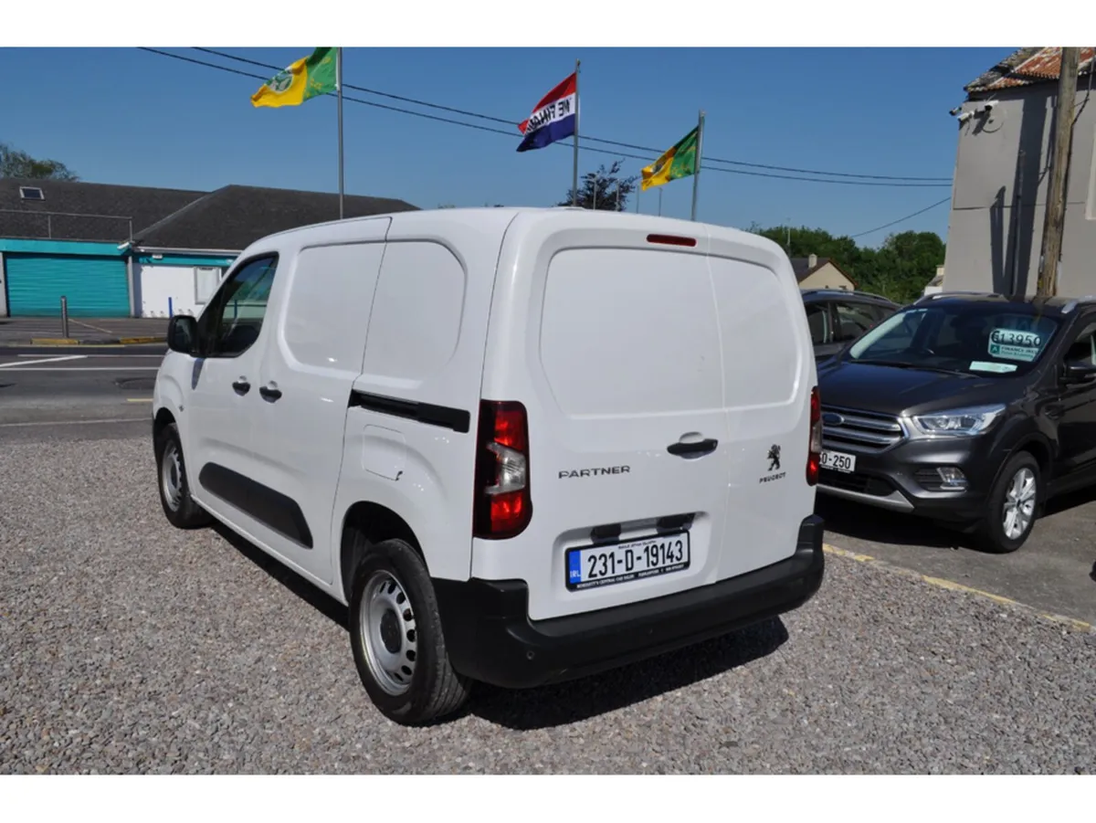 Peugeot Partner PROFESSIONAL PLUS 1.5 - Image 4