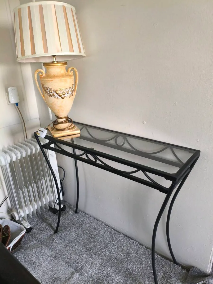 Table and lamp 35 for 2 - Image 1
