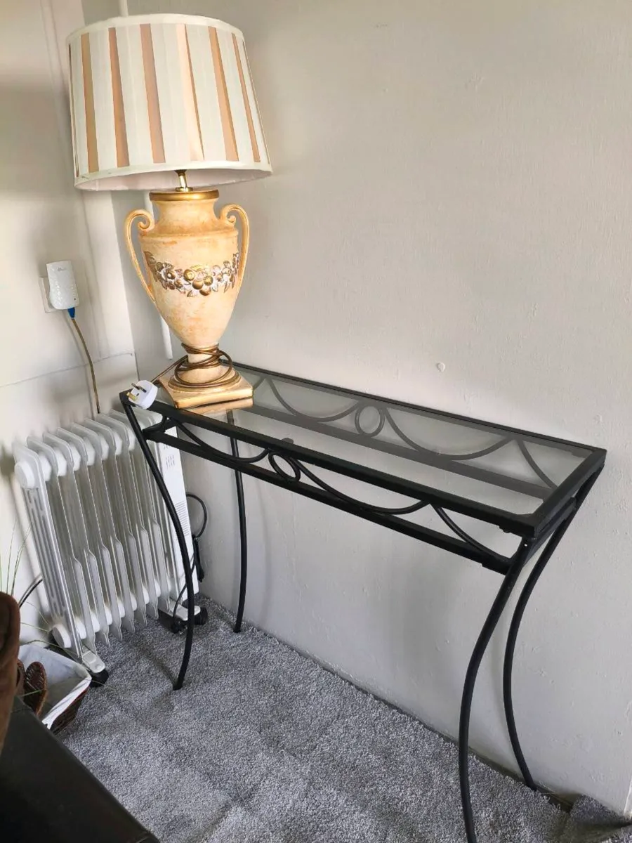 Table and lamp 35 for 2 - Image 2