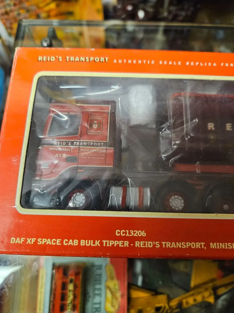 Corgi DAF Tractor Unit and Bulk Tipper Trailer - Image 2