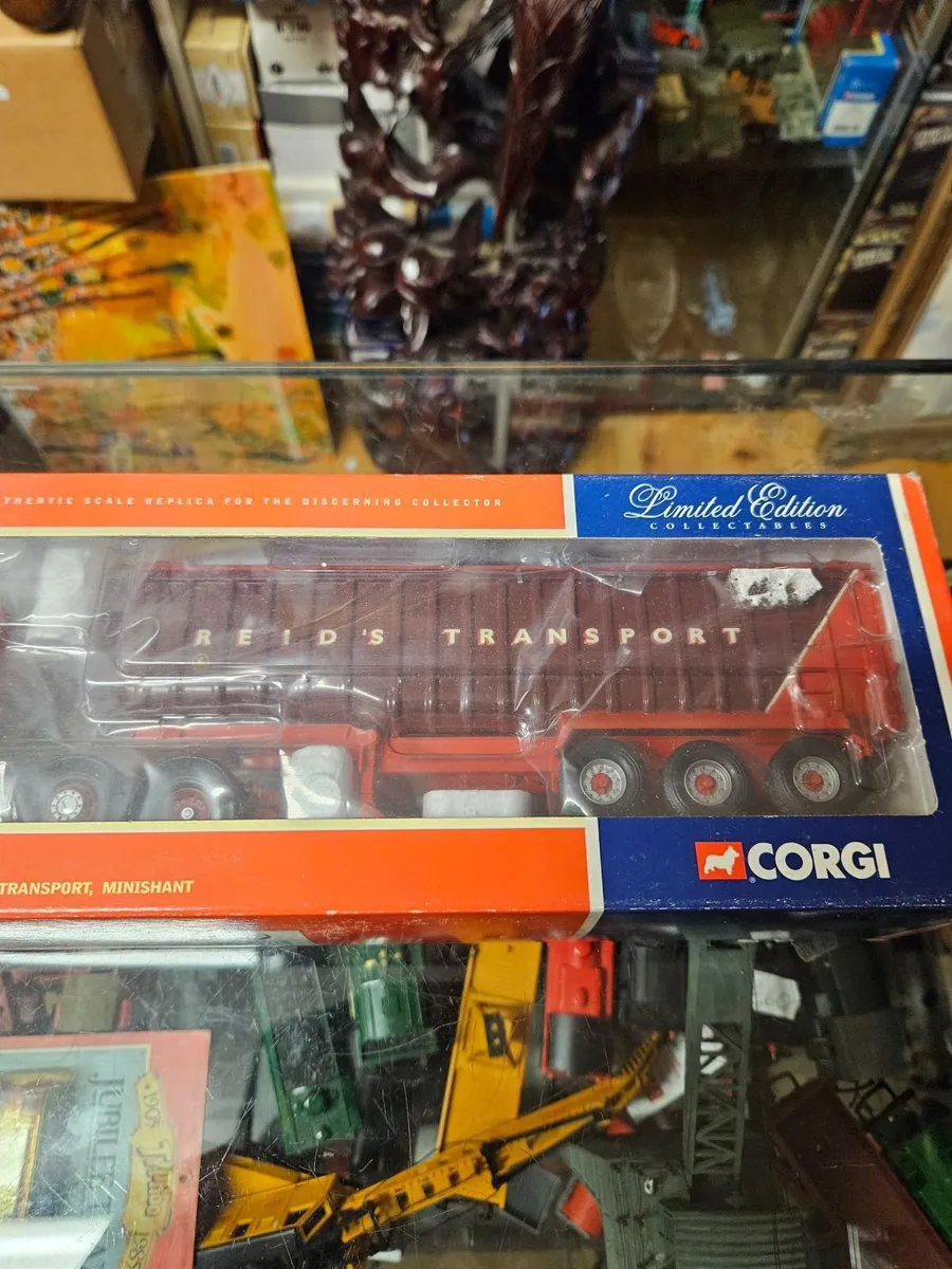 Corgi DAF Tractor Unit and Bulk Tipper Trailer - Image 3