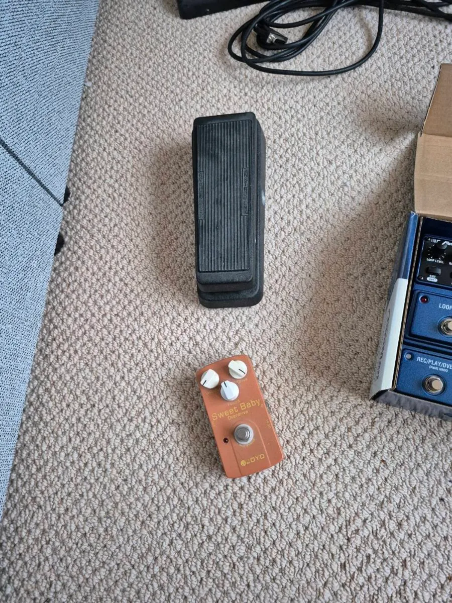 Guitar amp pedals books etc - Image 4