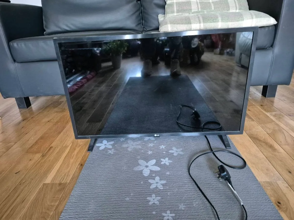 Tv and stand - Image 2
