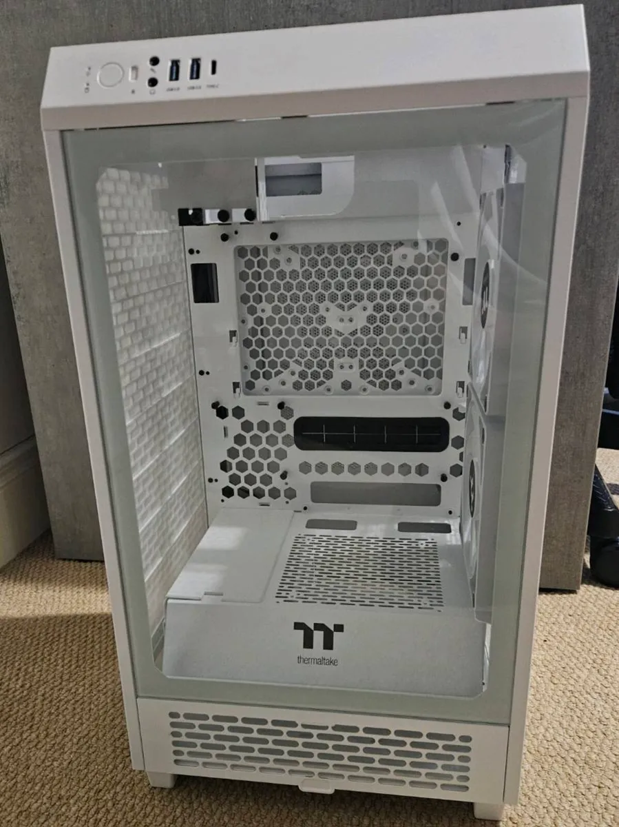 Thermaltake Tower 200 MATX / ITX PC case - Image 2