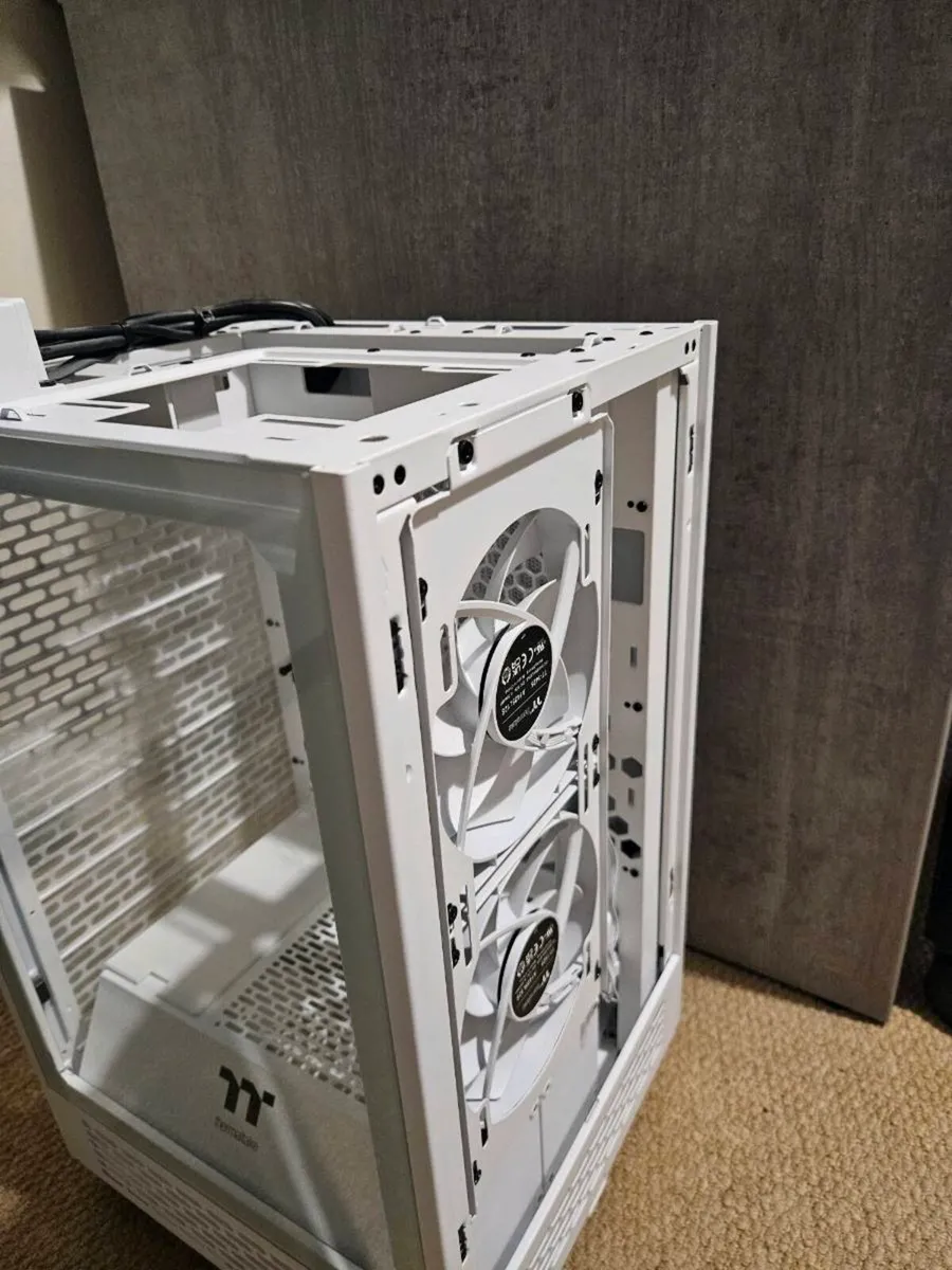 Thermaltake Tower 200 MATX / ITX PC case - Image 3