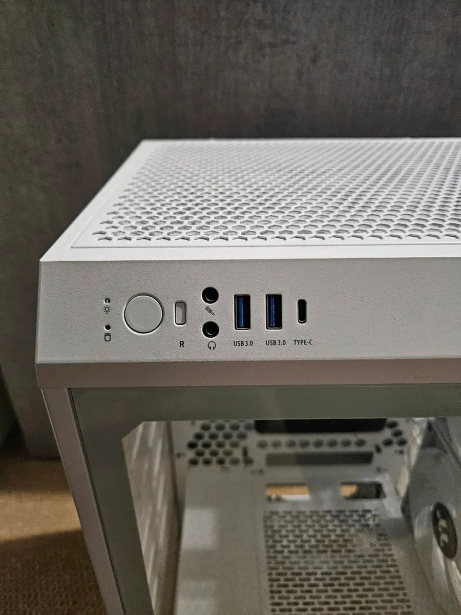 Thermaltake Tower 200 MATX / ITX PC case - Image 4