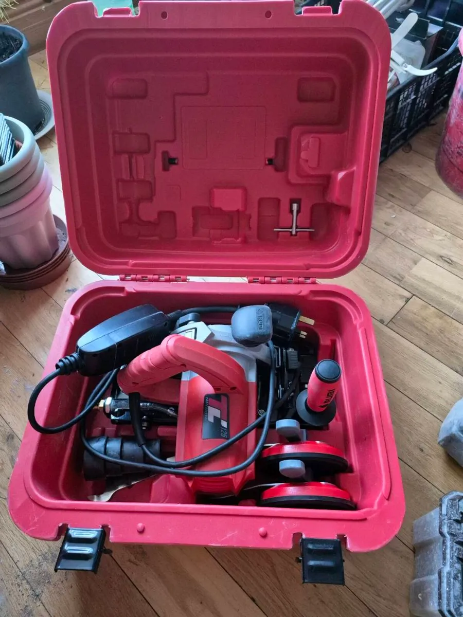 Tile saw