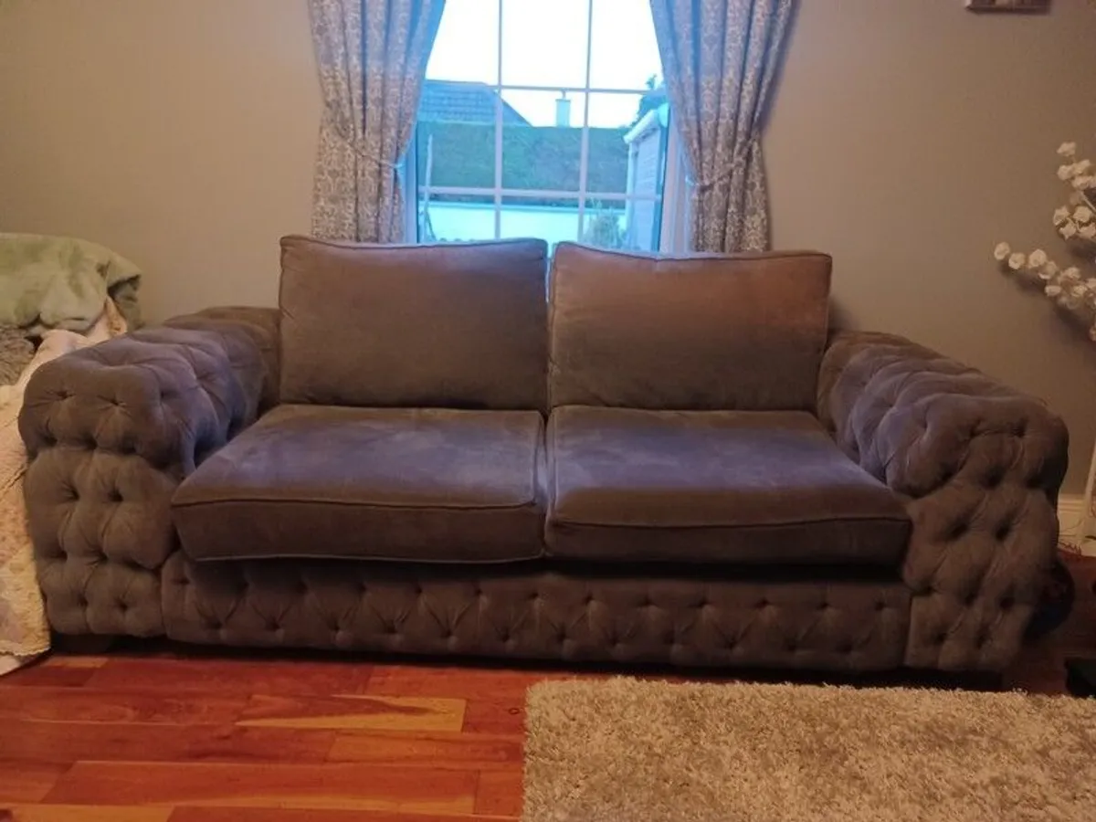 couch - Image 1