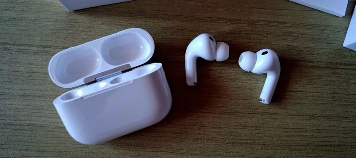 AirPods Pro 3 Excellent Condition - Image 3