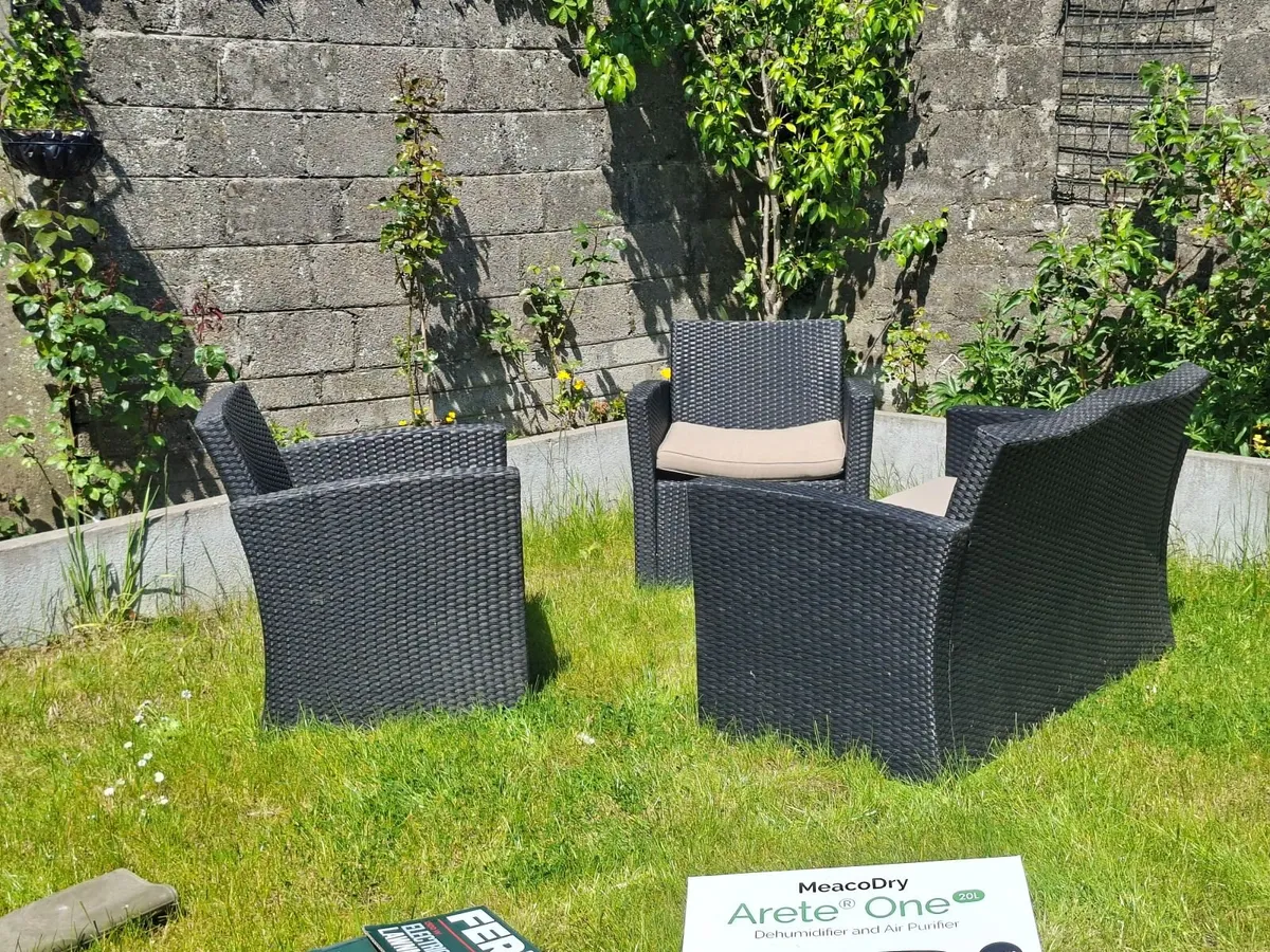 Garden furniture - Image 1
