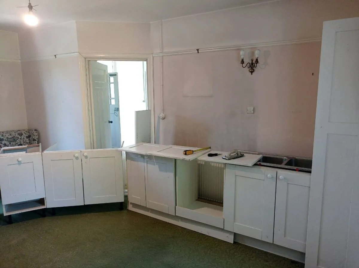 Shaker Kitchen units , timber doors can be painted - Image 1