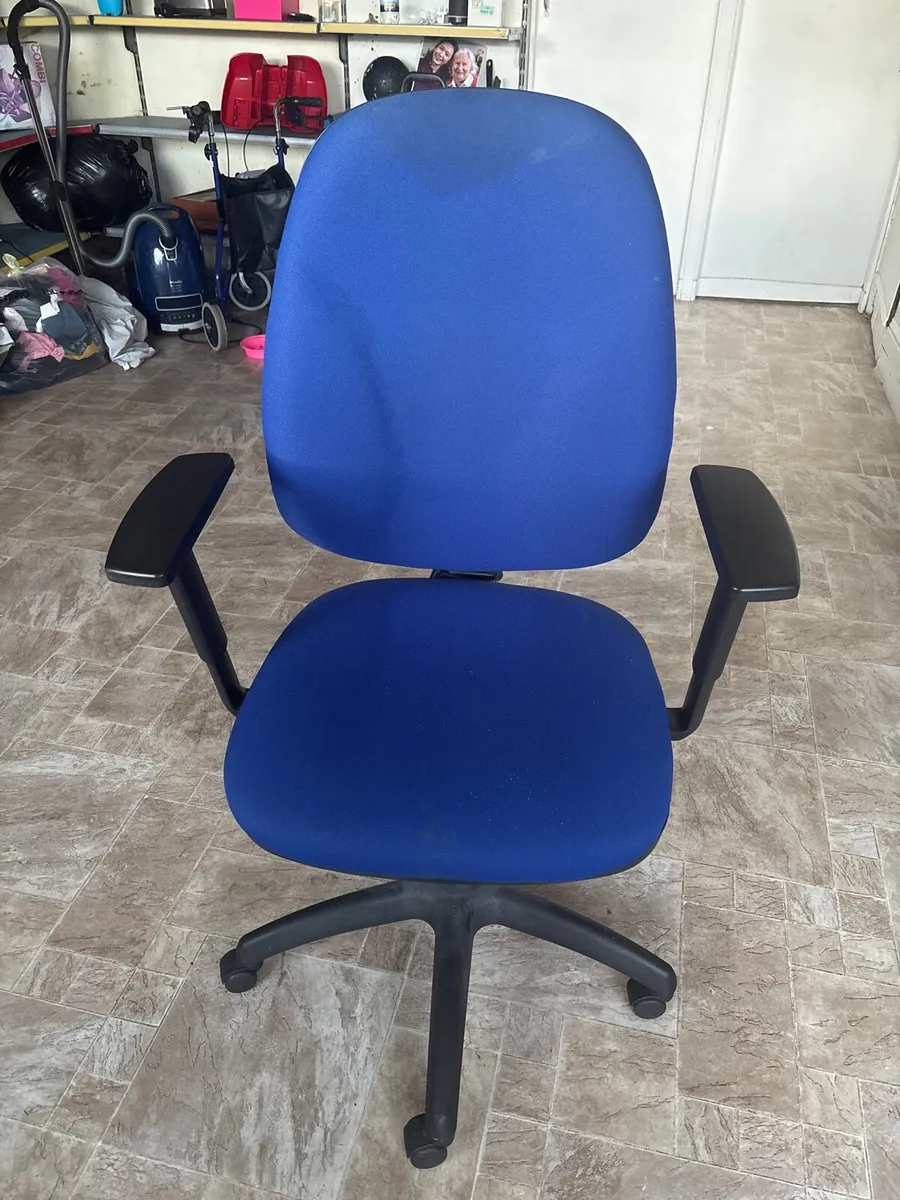 Office chair - Image 1