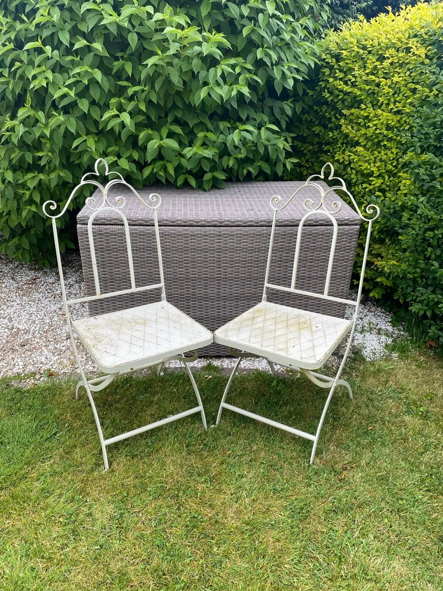 Pair of garden chairs - Image 1