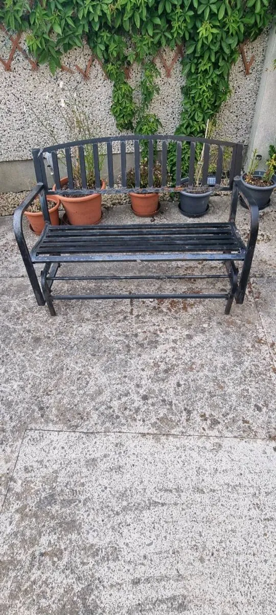 Outdoor metal bench - Image 1