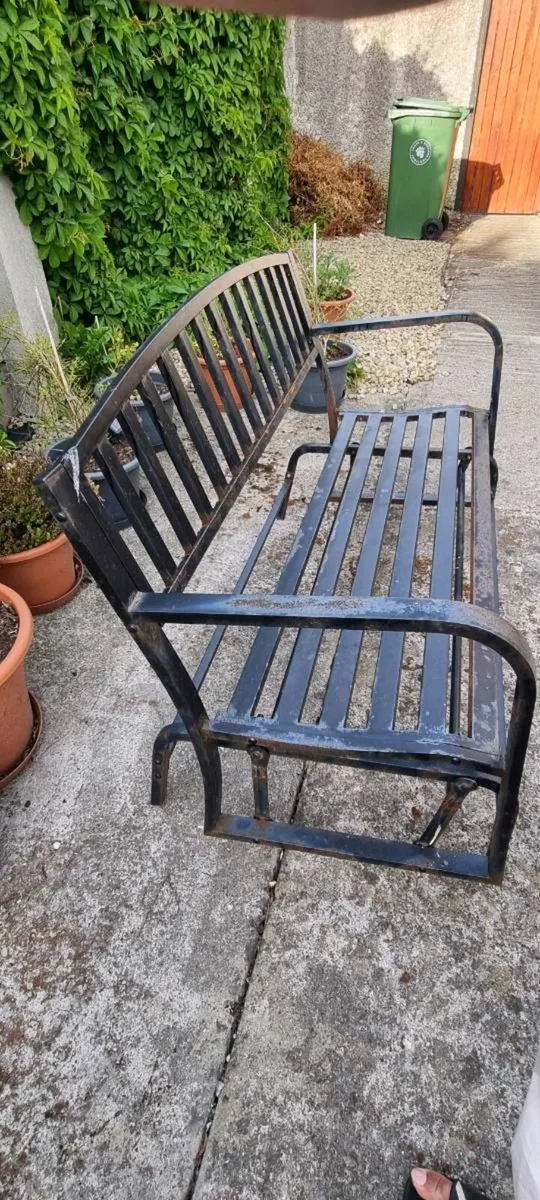 Outdoor metal bench - Image 2
