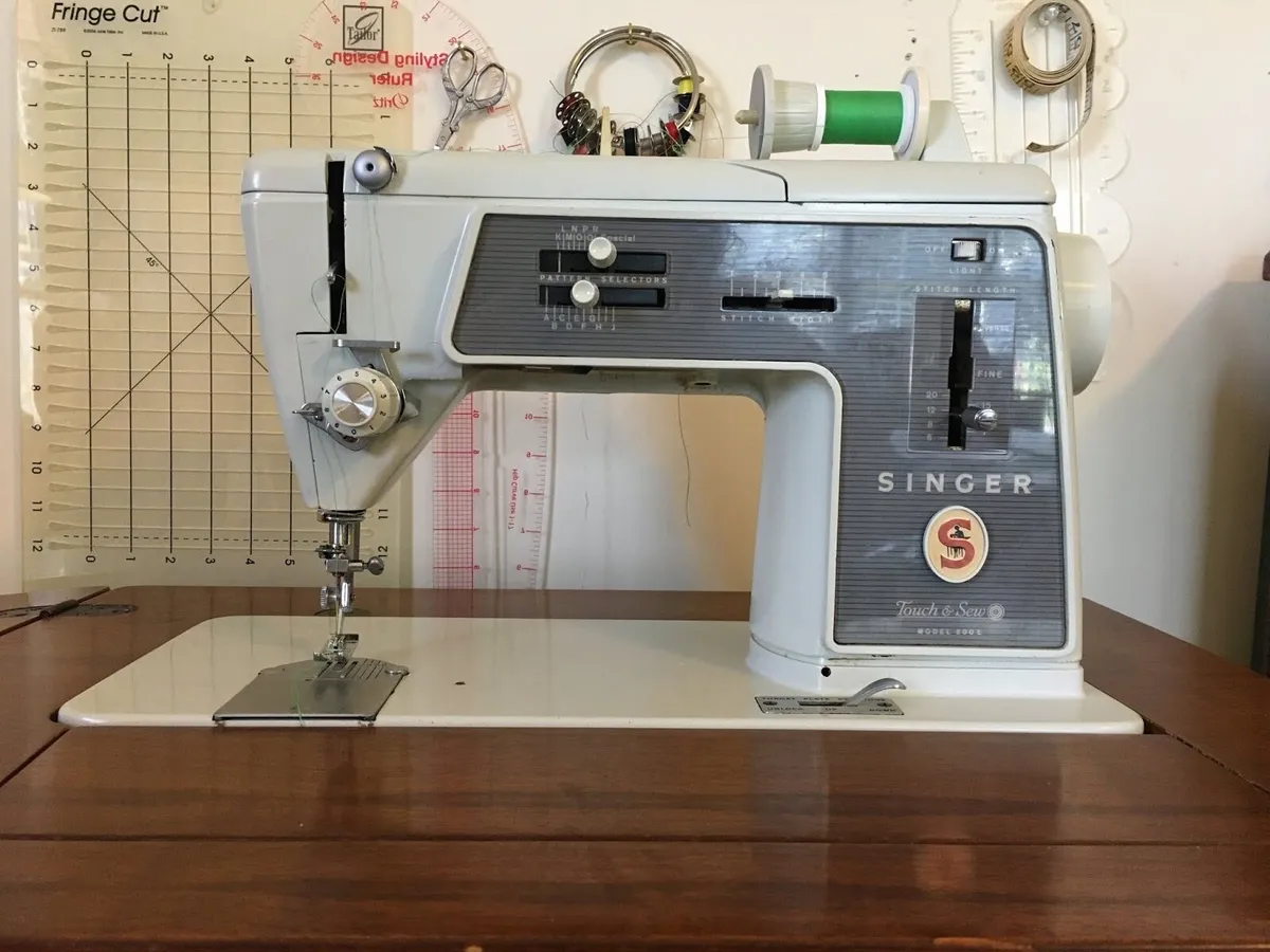 Singer Sewing Machine heavy duty - Image 1