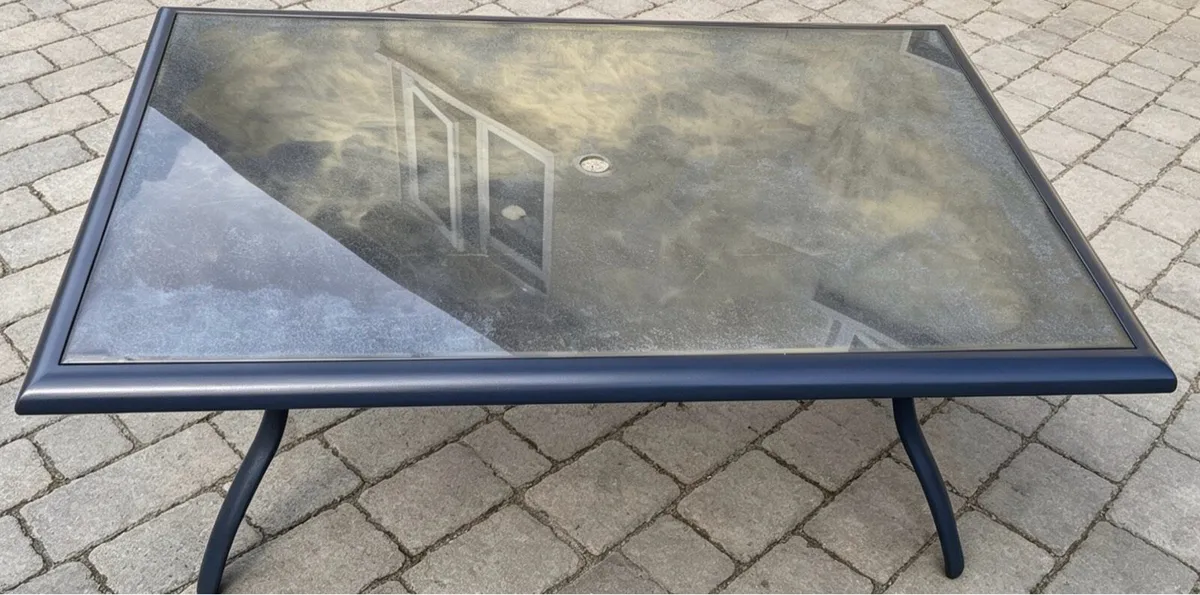 6 seater outdoor table - Image 2