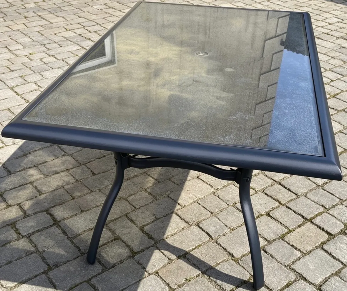 6 seater outdoor table - Image 3