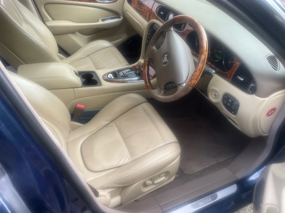 Jaguar XJ8 - Image 3