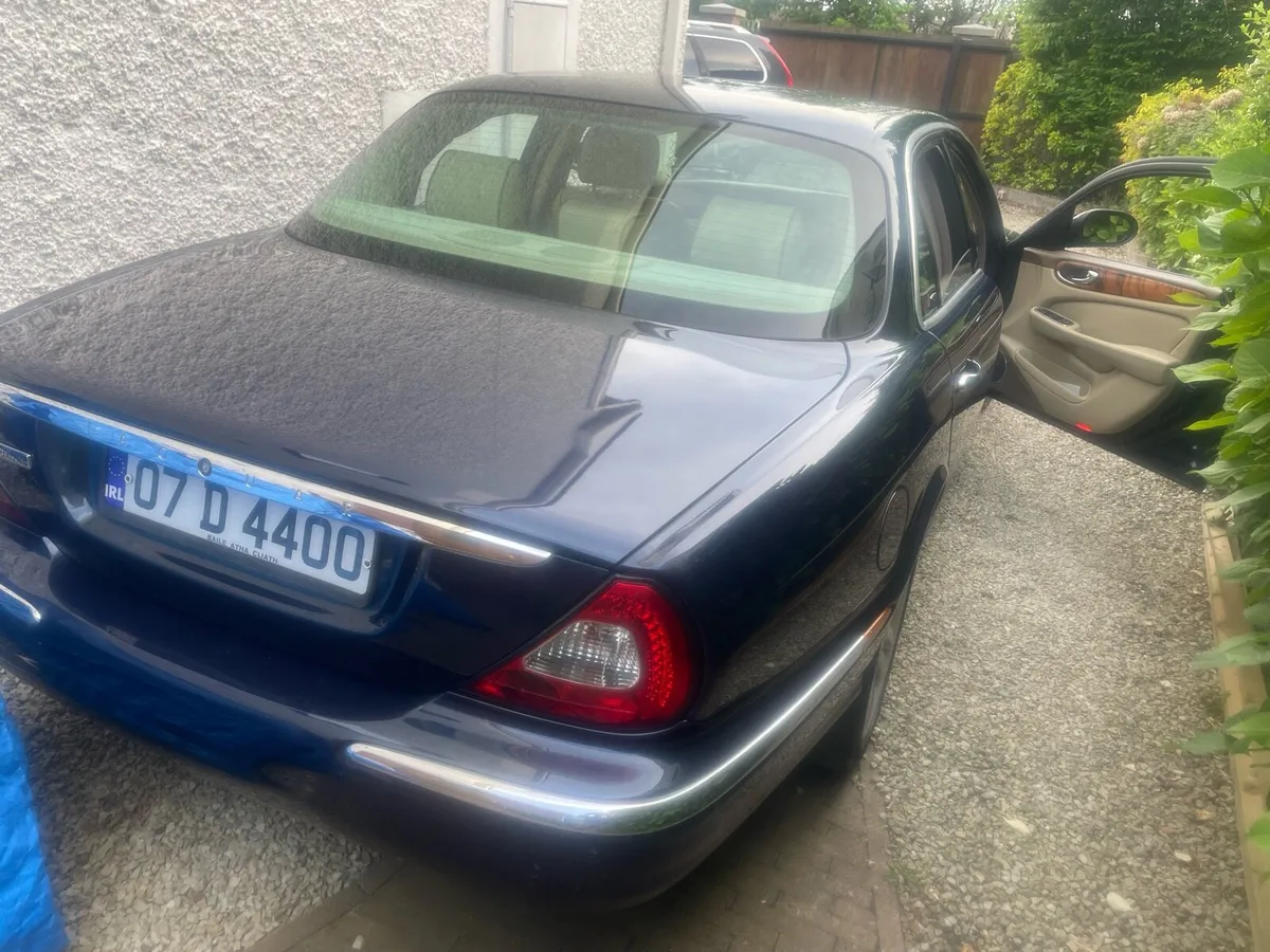 Jaguar XJ8 - Image 4