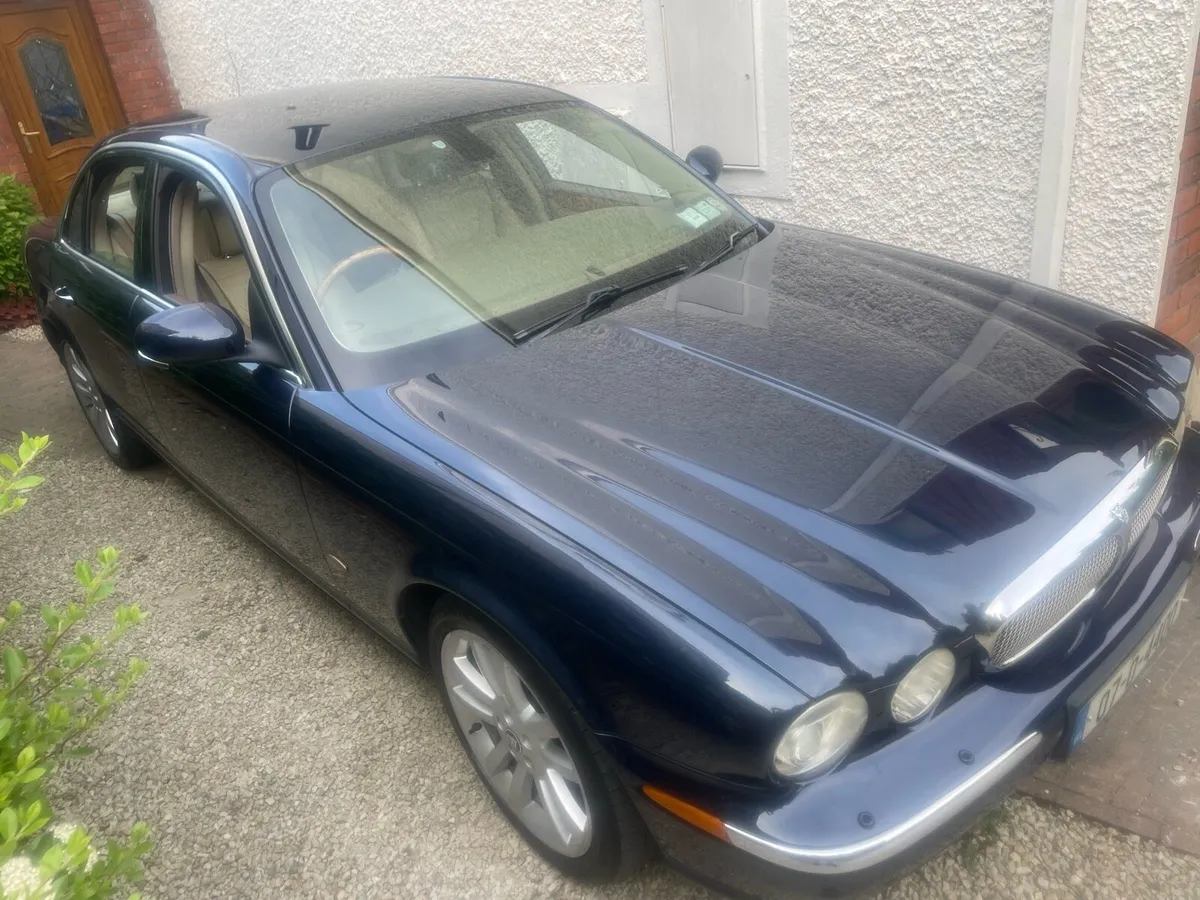 Jaguar XJ8 - Image 2