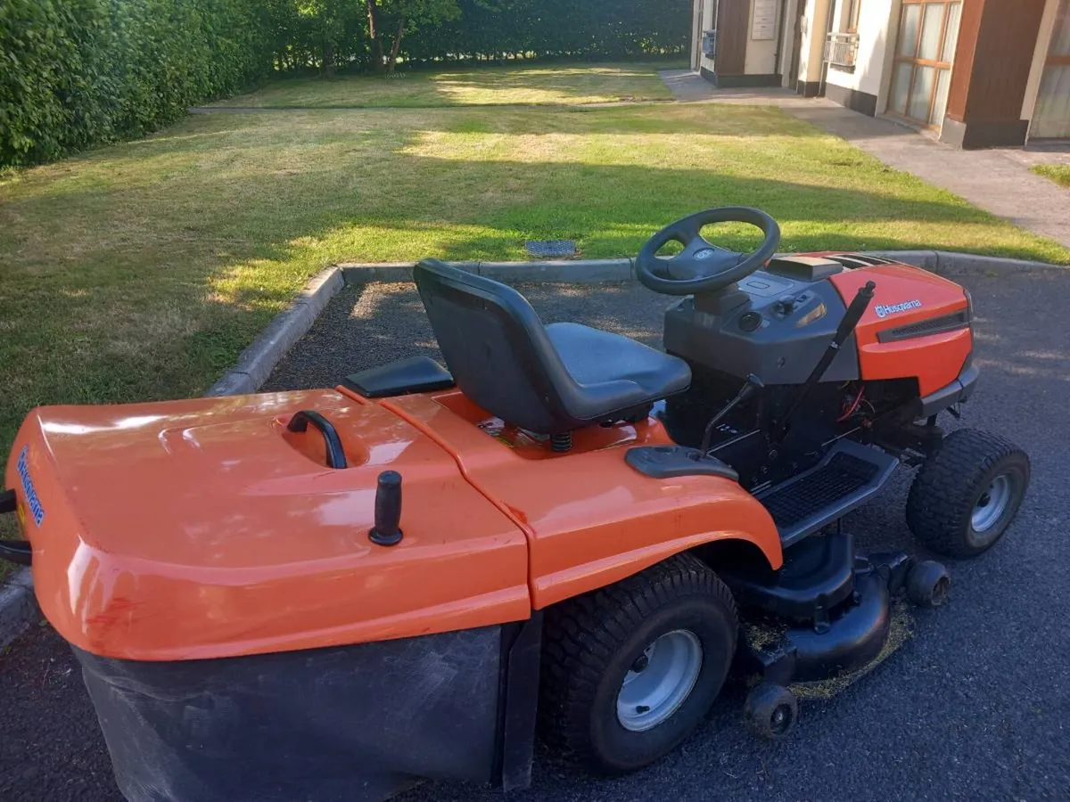 Ride on lawnmower - Image 3