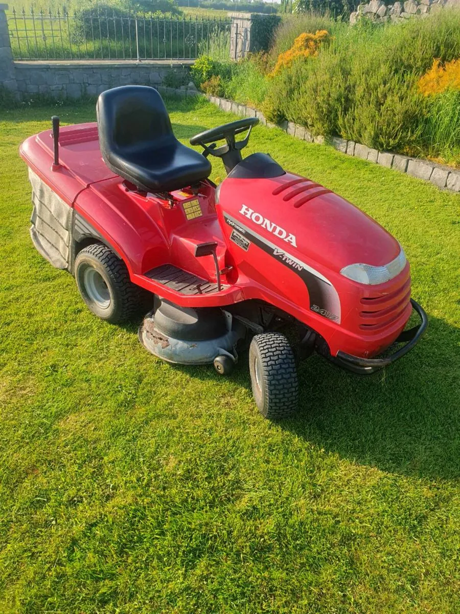 Honda 2417 ride on lawnmower - Image 1